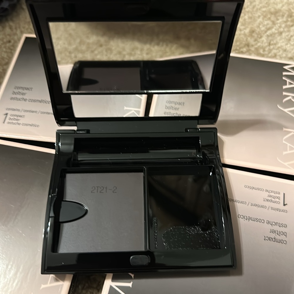 4 Mary Kay Elegant Black Compacts - Picture 4 of 4